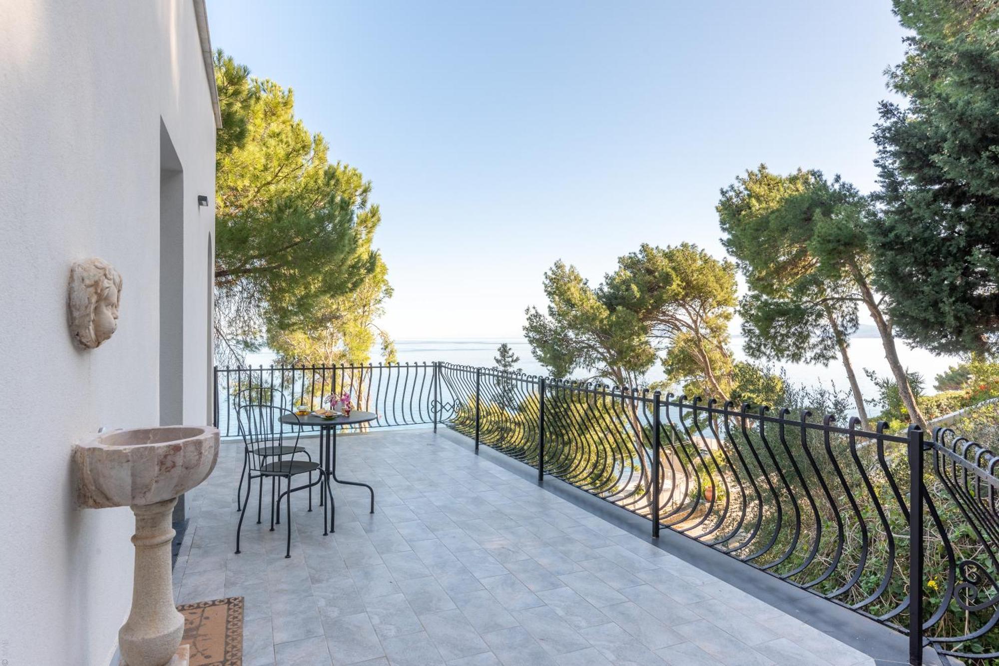 Con Accesso Al Mare E Vista Mozzafiato Villa